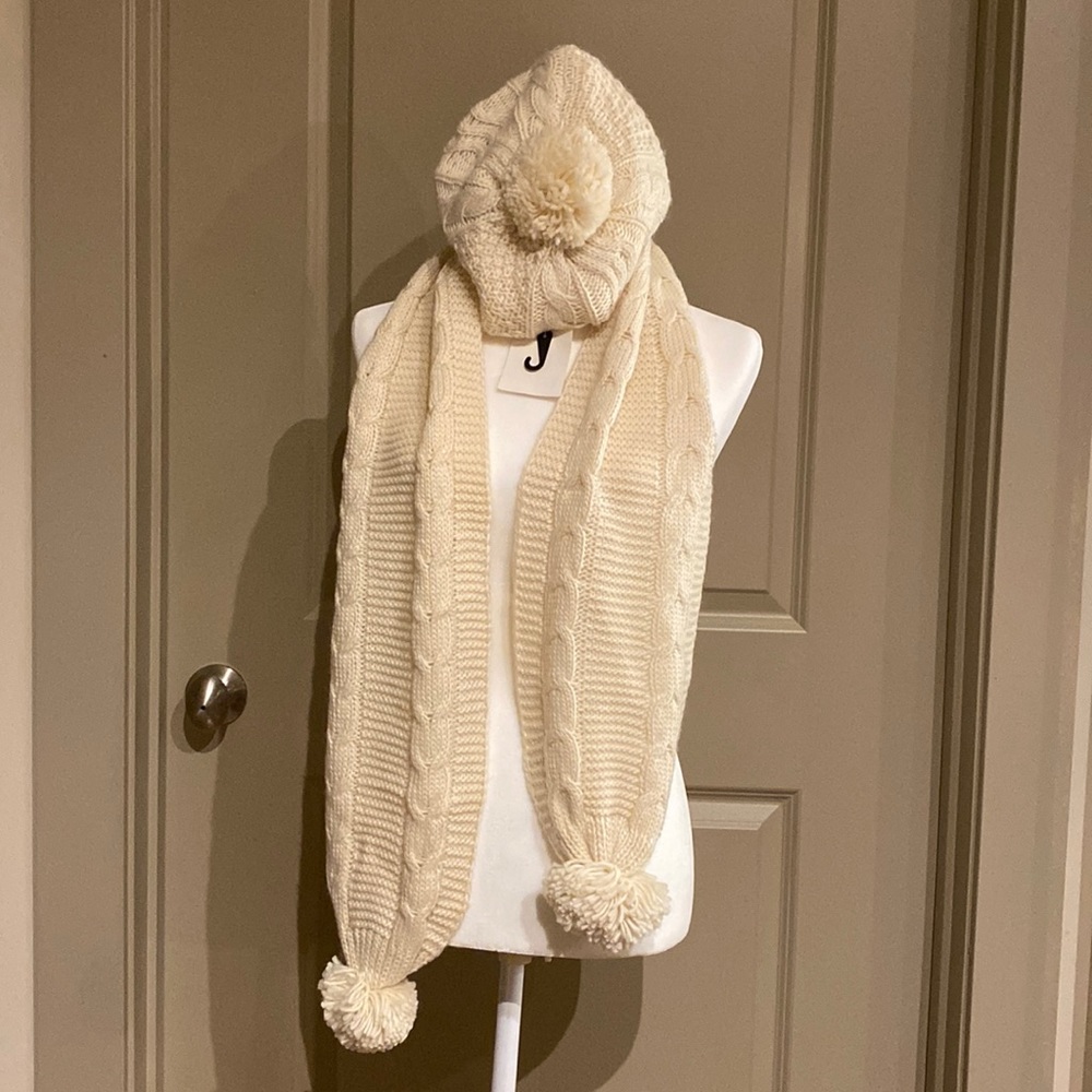 Cap & Scarf 🧣 - Picture 2 of 3